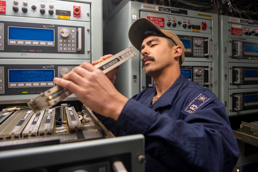 Makin Island Sailors Conduct Routine Maintenance