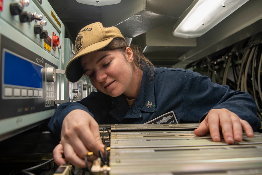 Makin Island Sailors Conduct Routine Maintenance