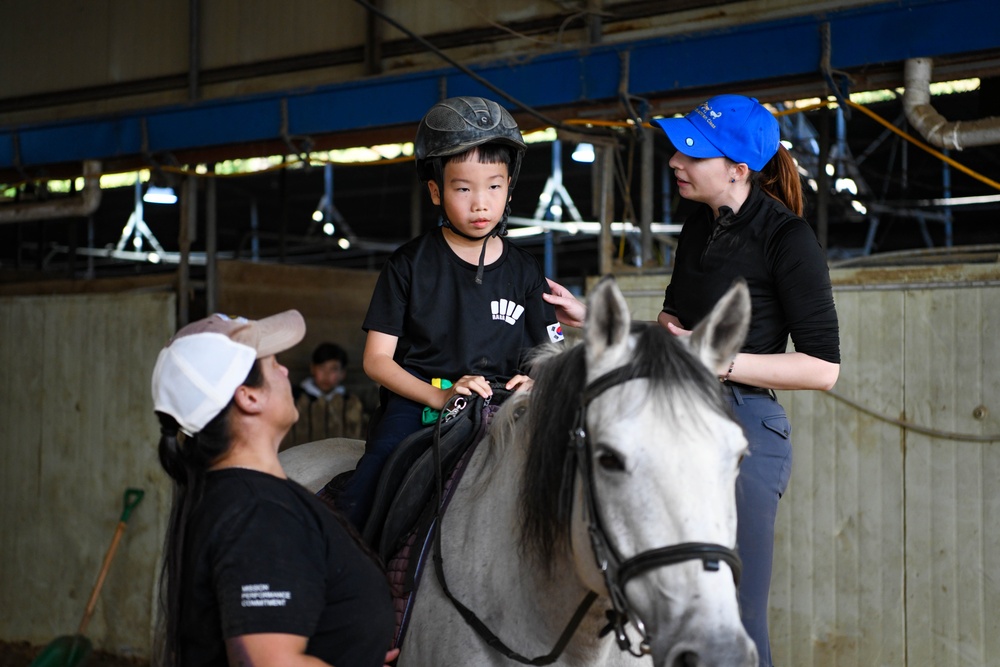 Volunteer Day at Grace Stables Korea