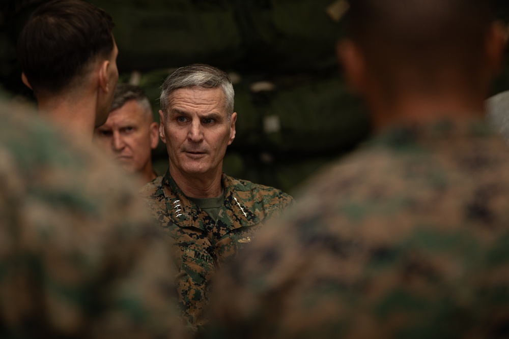 Assistant Commandant of the Marine Corps Visits 3rd Marine Logistics Group