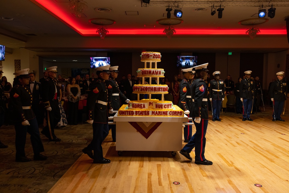 III MIG | Hosts 249th Marine Corps Birthday Ball