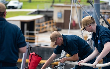 USS Higgins Conducts Sea-And-Anchor Evolution