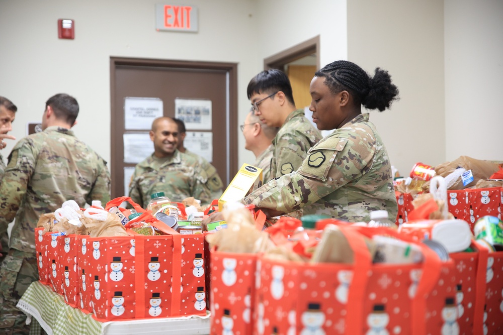 USAG Daegu and 19th ESC Unite to Provide Thanksgiving Support for Soldiers and Families