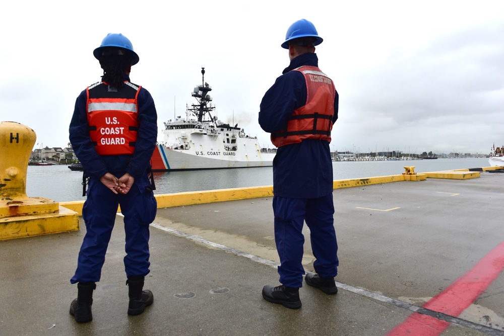 Coast Guard Cutter Munro returns home following contraband offload worth an estimated $440 million interdicted in Eastern Pacific Ocean