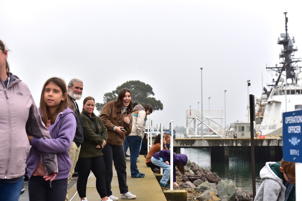 Coast Guard Cutter Munro returns home following contraband offload worth an estimated $440 million interdicted in Eastern Pacific Ocean