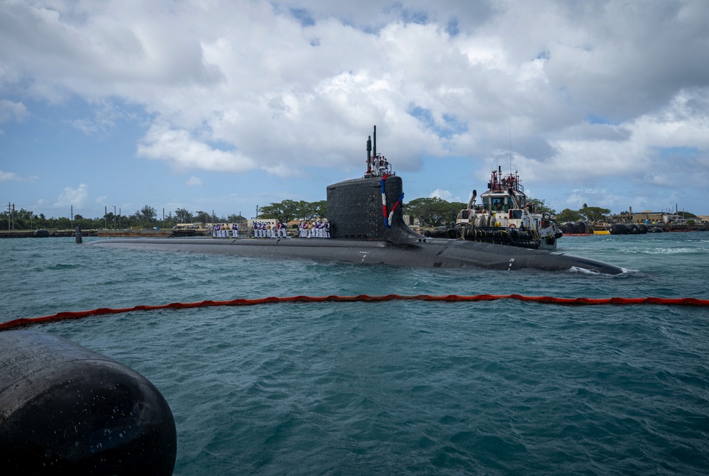 USS Minnesota Arrives in Guam