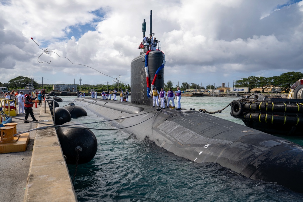 USS Minnesota Arrives in Guam