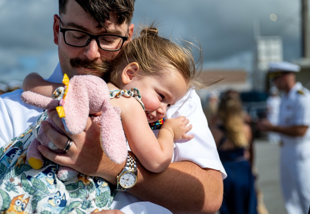 USS Minnesota Arrives in Guam