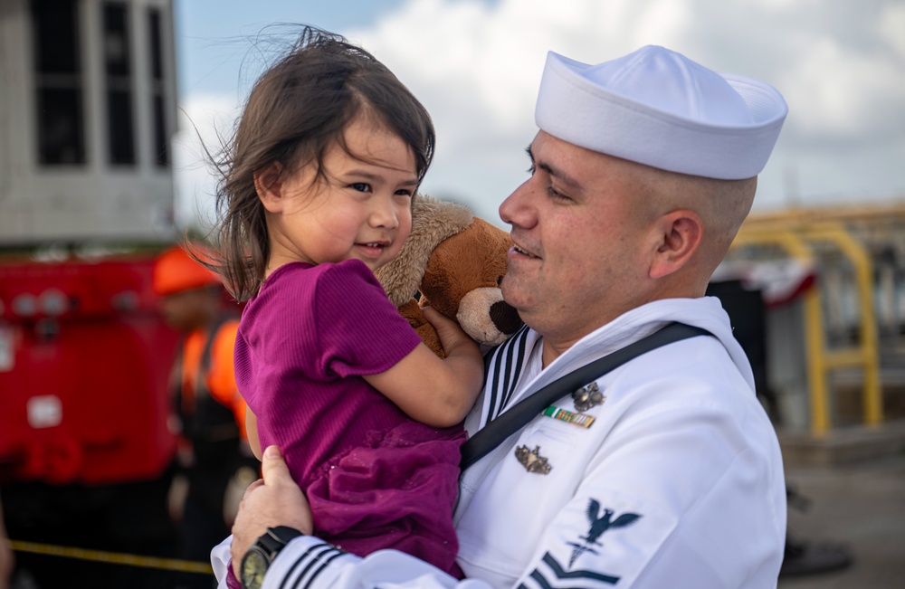 USS Minnesota Arrives in Guam