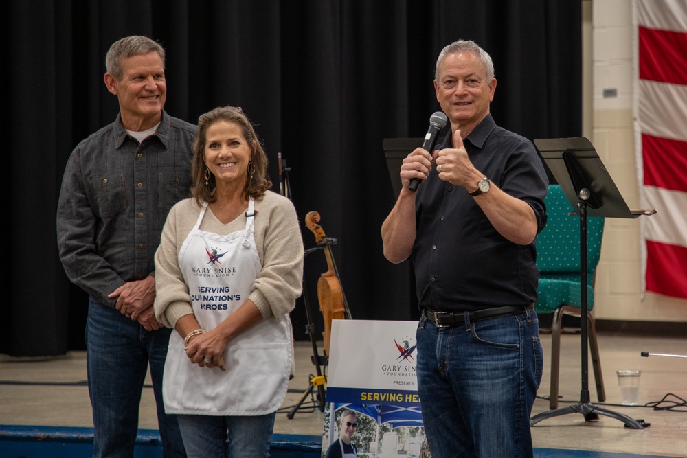 Governor Bill Lee and Gary Sinisé thank the Tennessee National Guard