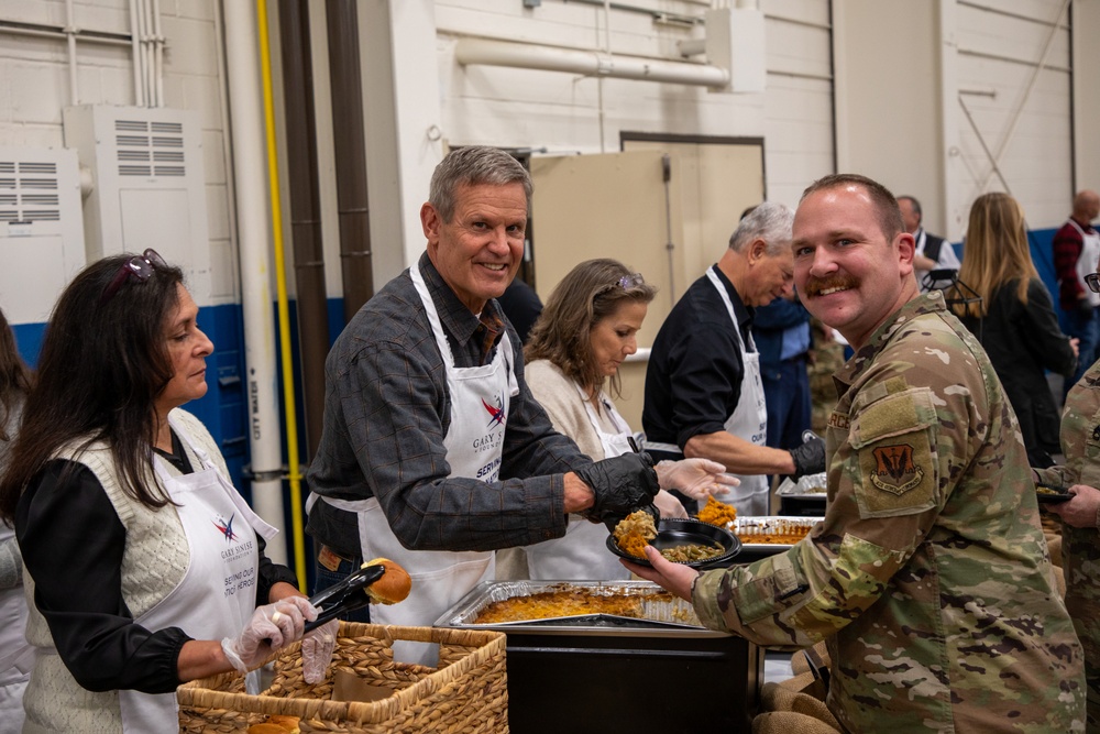 Governor Bill Lee and Gary Sinisé thank the Tennessee National Guard