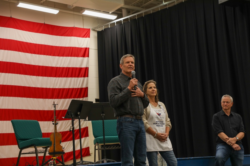 Governor Bill Lee and Gary Sinisé thank the Tennessee National Guard