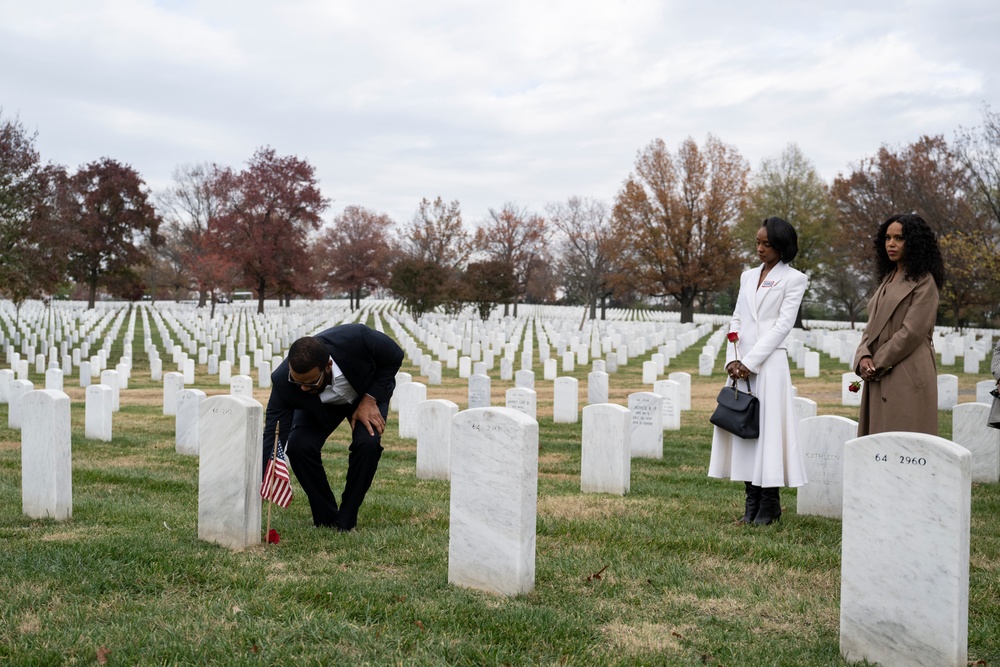 USO Visit to ANC Pays Respect to 6888th Central Postal Battalion