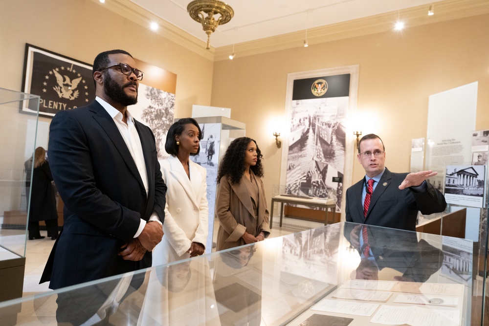 USO Visit to ANC Pays Respect to 6888th Central Postal Battalion