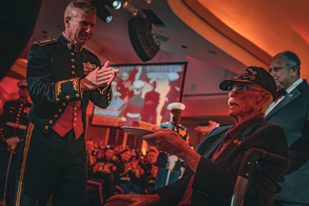 Commandant, Gen. Smith, Hosts 249th Birthday Ball