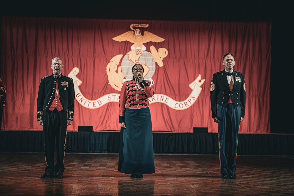 Commandant, Gen. Smith, Hosts 249th Birthday Ball