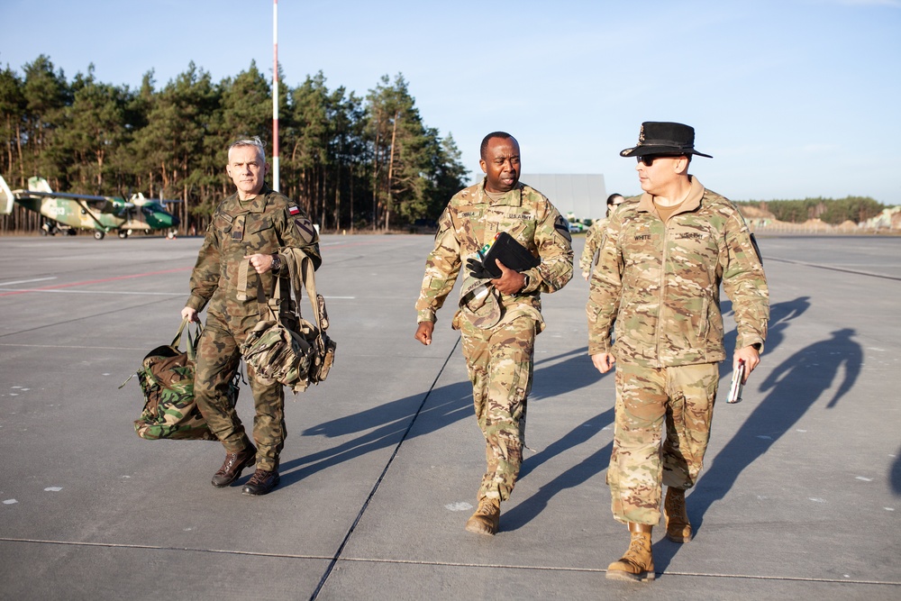 First Team deputy commanding general attends Apache familiarization flight