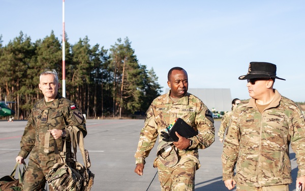 First Team deputy commanding general attends Apache familiarization flight