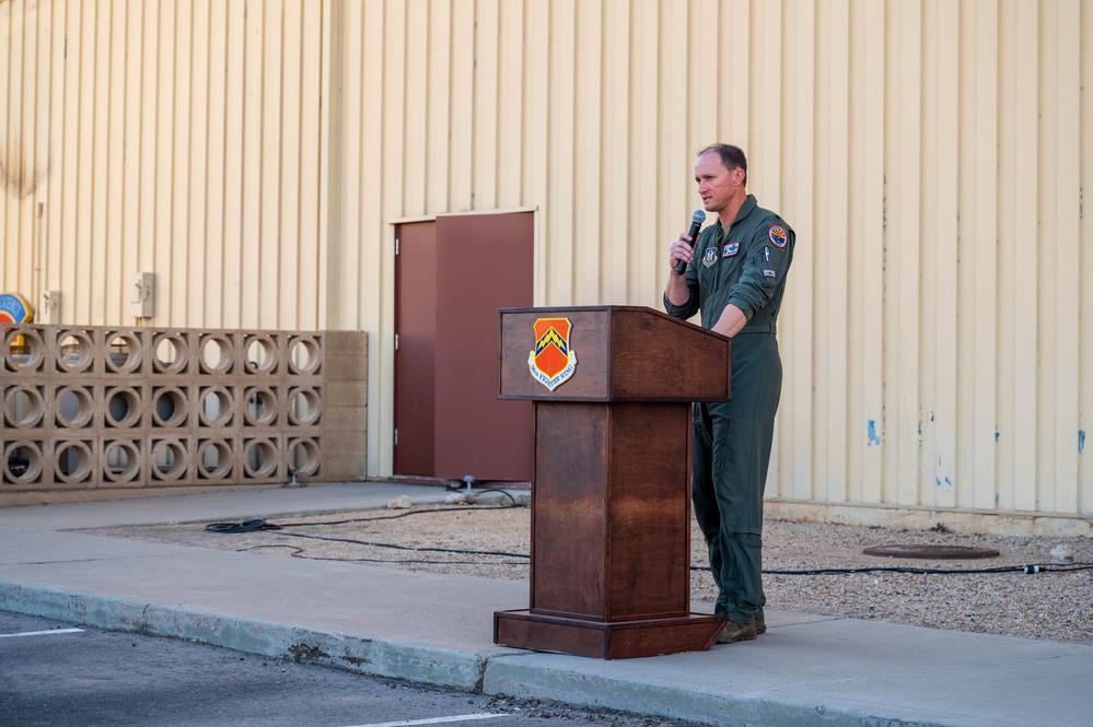 Luke says farewell to F-16 sims