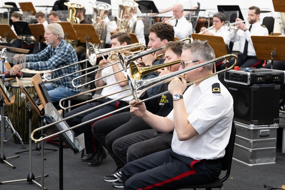 Navy vocalist strengthens ties with allies through music