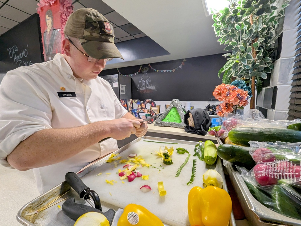 Fort Drum Soldiers share Thanksgiving meal together as culinary specialists showcase skills