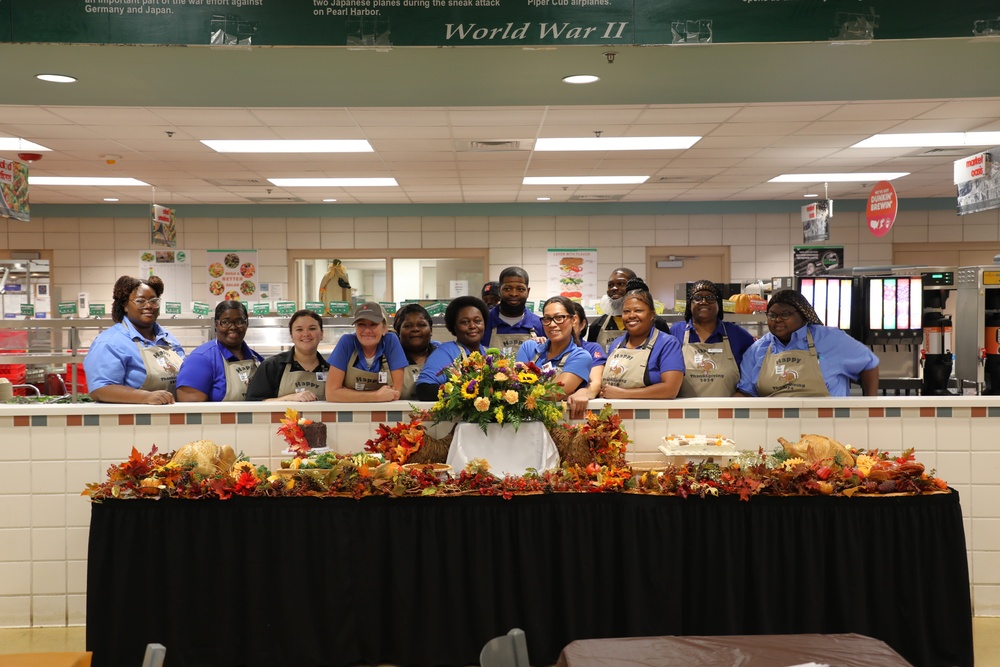 USAACE Leaders serve early Thanksgiving meal 2024