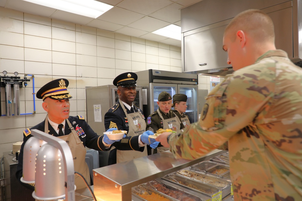 USAACE Leaders serve early Thanksgiving meal 2024