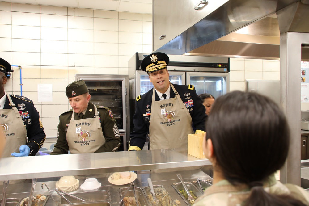 USAACE Leaders serve early Thanksgiving meal 2024