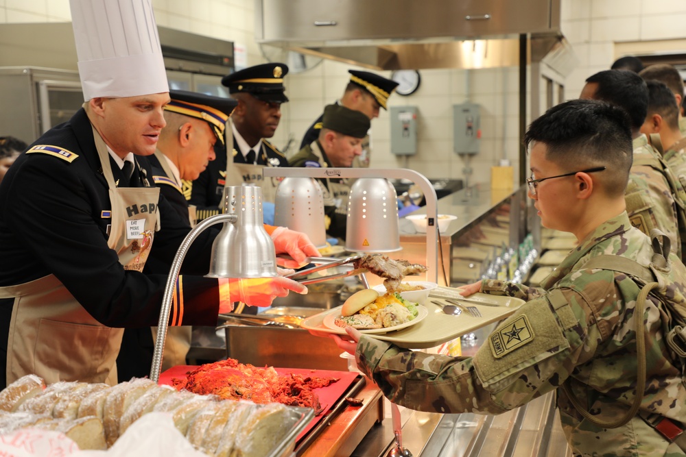 USAACE Leaders serve early Thanksgiving meal 2024