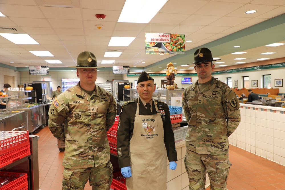 USAACE Leaders serve early Thanksgiving meal 2024