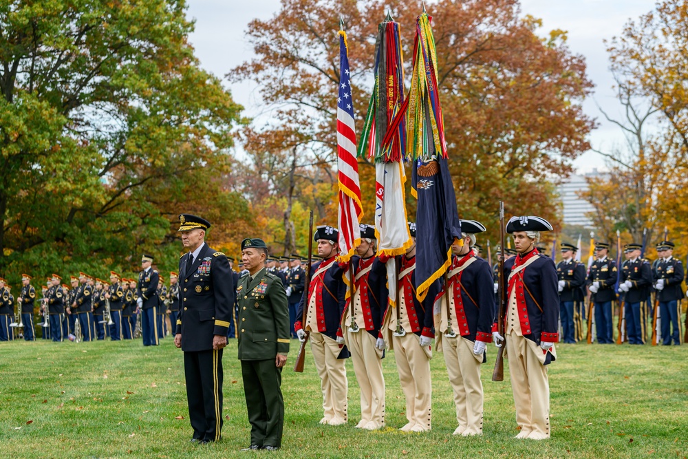 Chief of Staff of the U.S. Army hosts Philippine Army Commander on Whipple Field