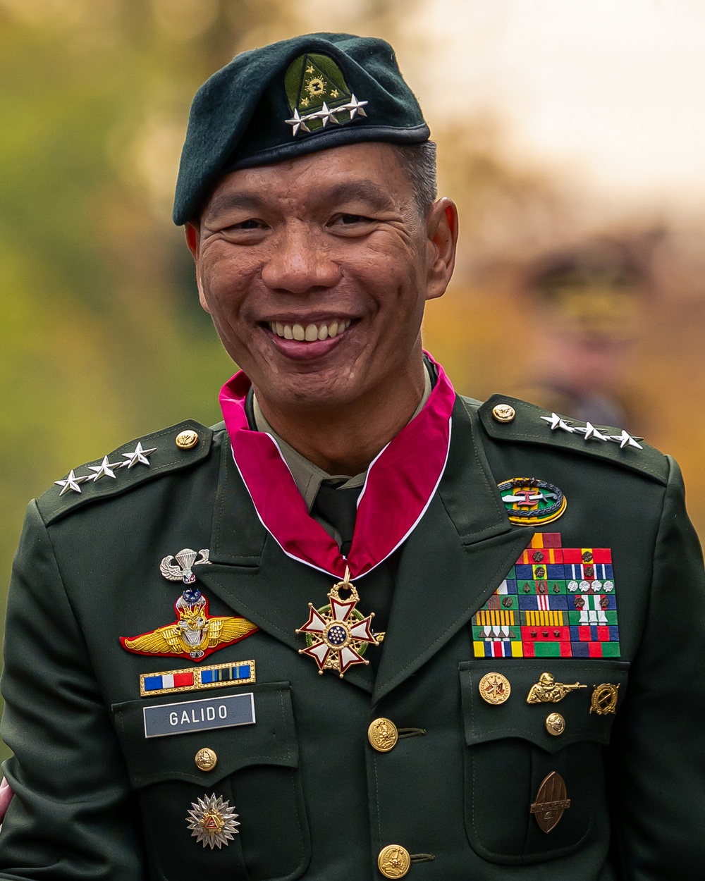 Chief of Staff of the U.S. Army hosts Philippine Army Commander on Whipple Field