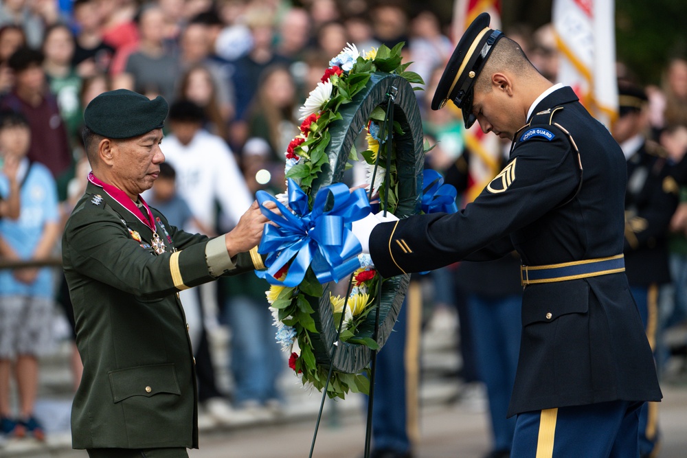 Chief of Staff of the U.S. Army hosts Philippine Army Commander at Arlington National Cemetery