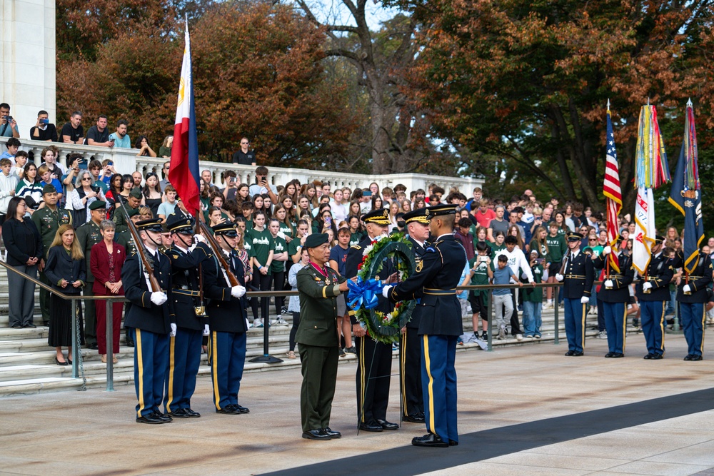 Chief of Staff of the U.S. Army hosts Philippine Army Commander at Arlington National Cemetery