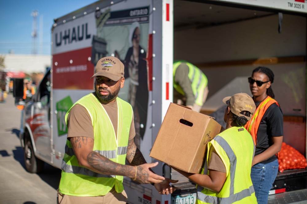 USS Bataan Sailors Volunteer at Foodbank