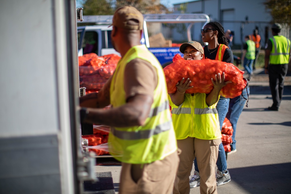 USS Bataan Sailors Volunteer at Foodbank