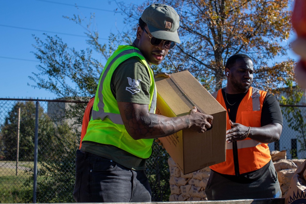 USS Bataan Sailors Volunteer at Foodbank