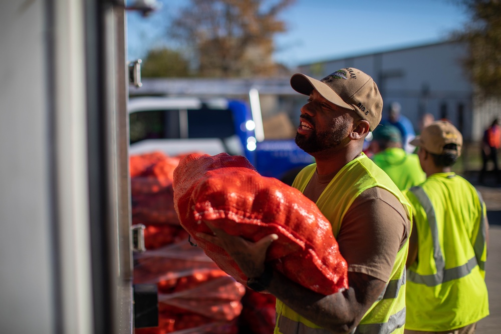 USS Bataan Sailors Volunteer at Foodbank