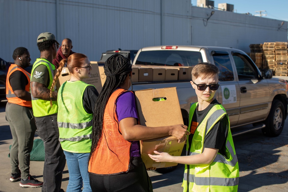 USS Bataan Sailors Volunteer at Foodbank