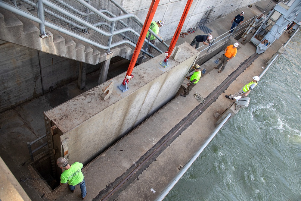 Out with the old, in with the new: Bulkhead gates at Gavins Point Dam replaced for the first time