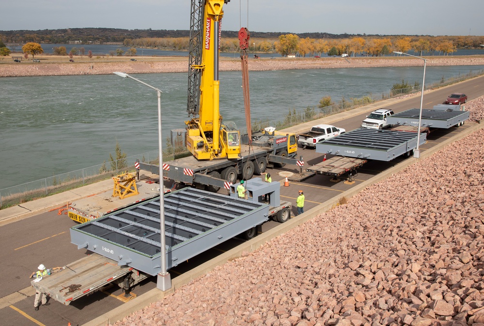 Out with the old, in with the new: Bulkhead gates at Gavins Point Dam replaced for the first time