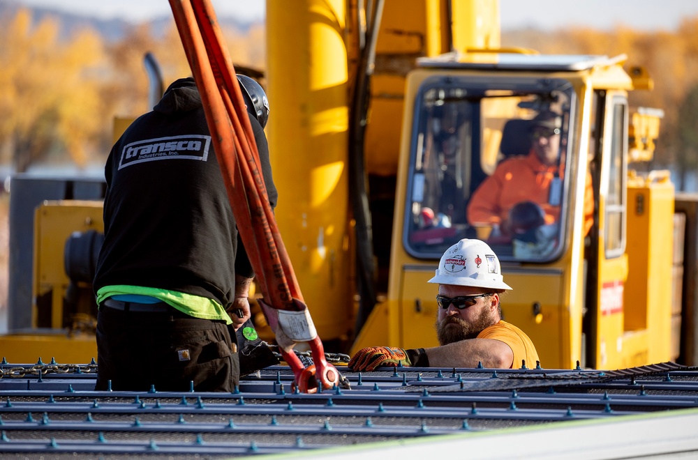 Out with the old, in with the new: Bulkhead gates at Gavins Point Dam replaced for the first time