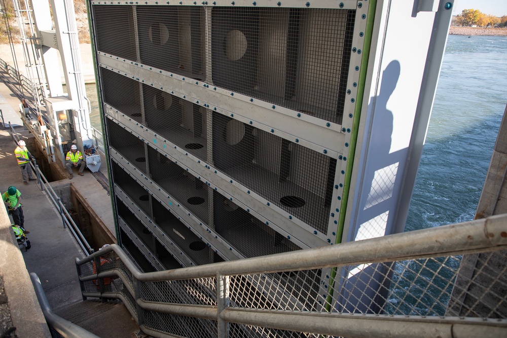 Out with the old, in with the new: Bulkhead gates at Gavins Point Dam replaced for the first time