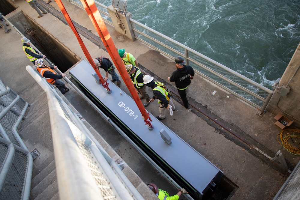 Out with the old, in with the new: Bulkhead gates at Gavins Point Dam replaced for the first time