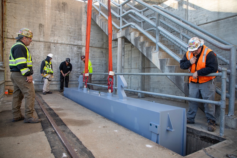 Out with the old, in with the new: Bulkhead gates at Gavins Point Dam replaced for the first time