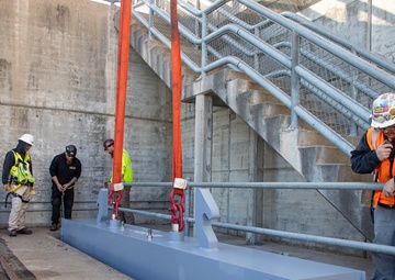Out with the old, in with the new: Bulkhead gates at Gavins Point Dam replaced for the first time