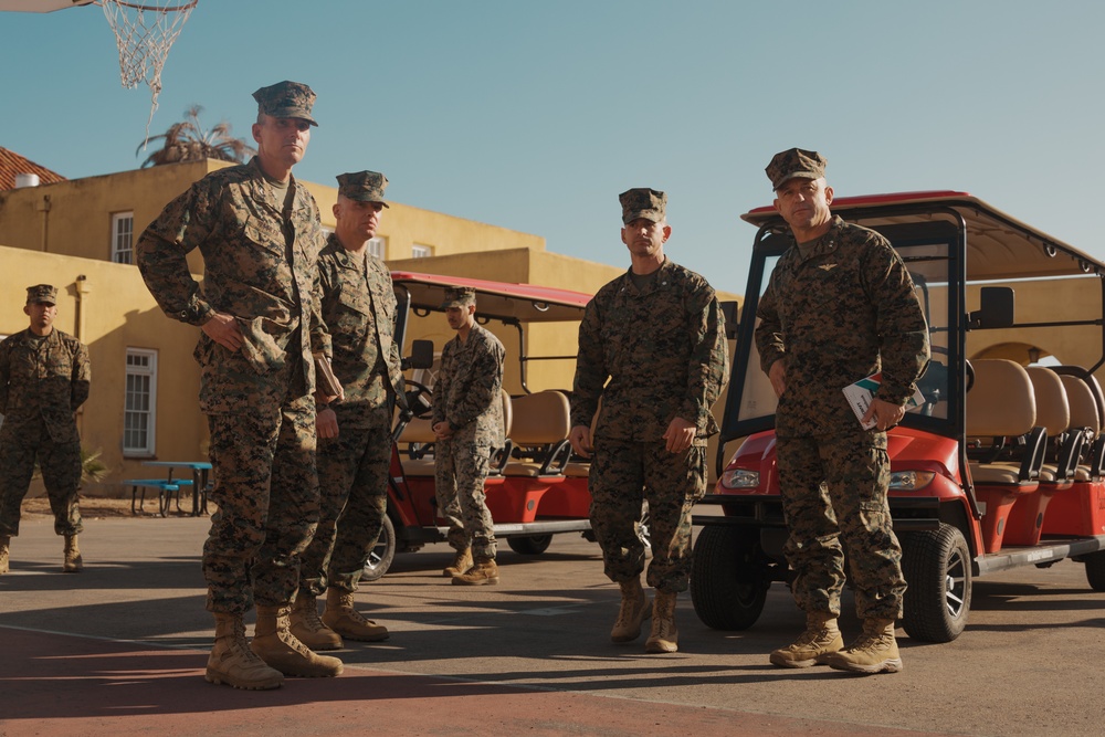 Major General Wellons tours MCRD San Diego