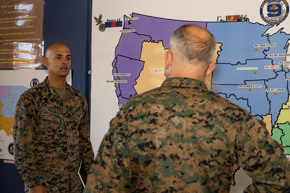 Major General Wellons tours MCRD San Diego