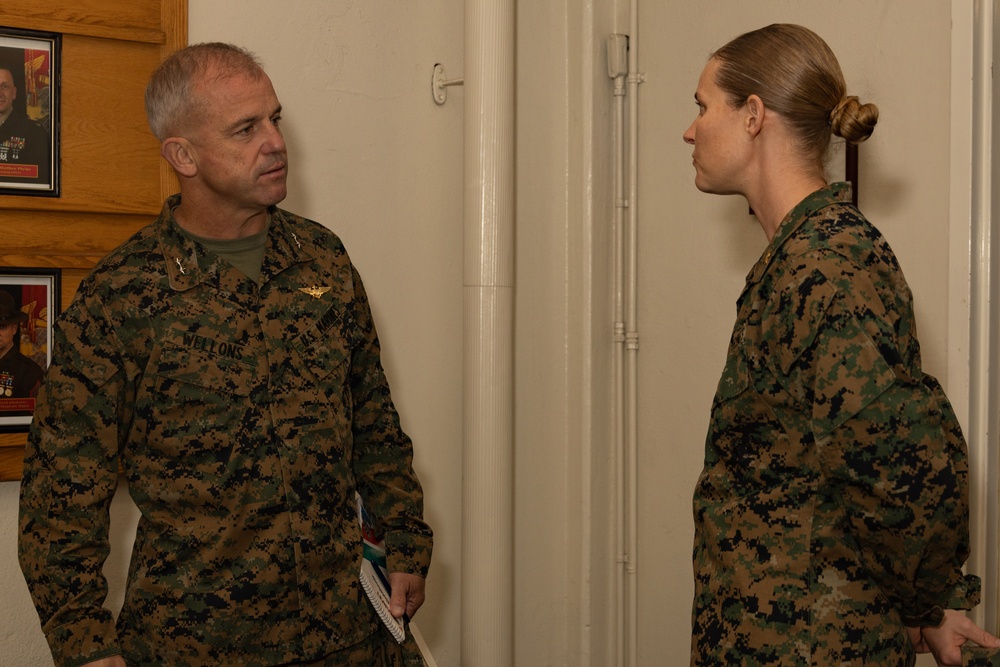 Major General Wellons tours MCRD San Diego