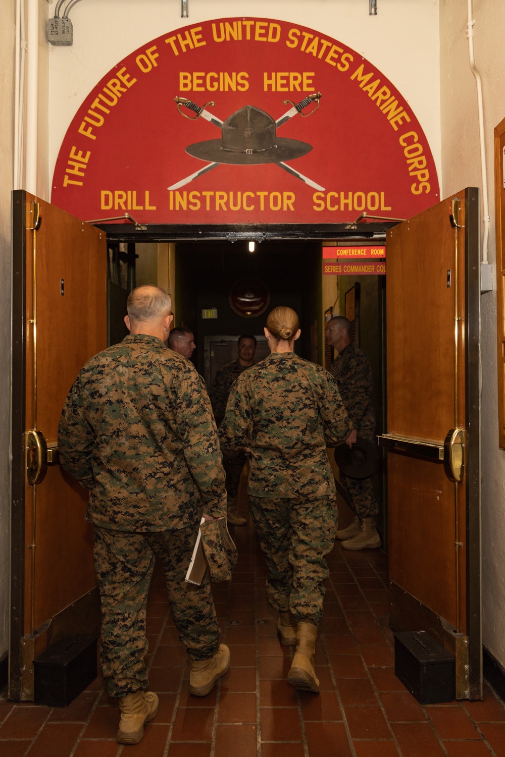 Major General Wellons tours MCRD San Diego